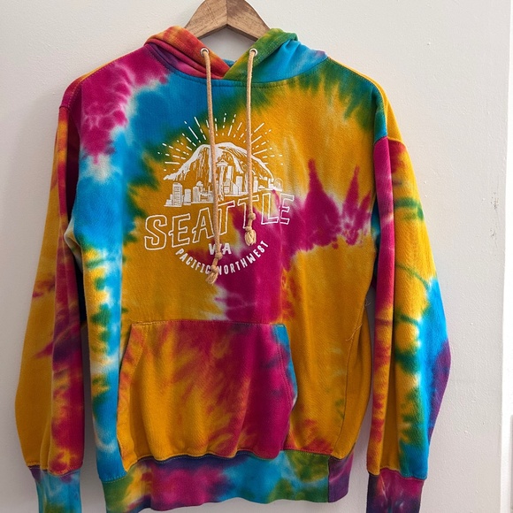 Vintage 90's style Tie Dye Seattle Space Needle Hoodie Sweatshirt - Picture 1 of 5